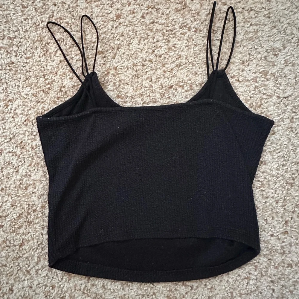 Lulu’s Crop Top - Picture 2 of 3
